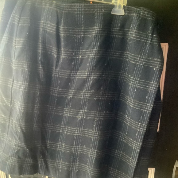 Vintage Plaid Wool Skirt. Navy Blue and white with a hint of silver 20Tall - Picture 3 of 6